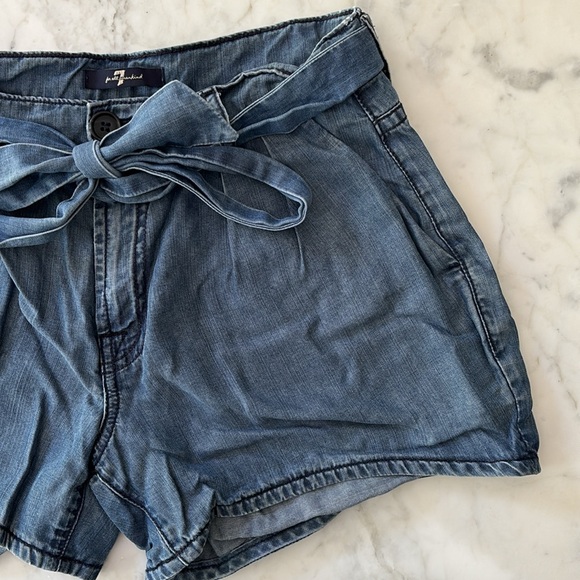7 FOR ALL MANKIND Pleated Lyocell Shorts Size 27 - Picture 3 of 6